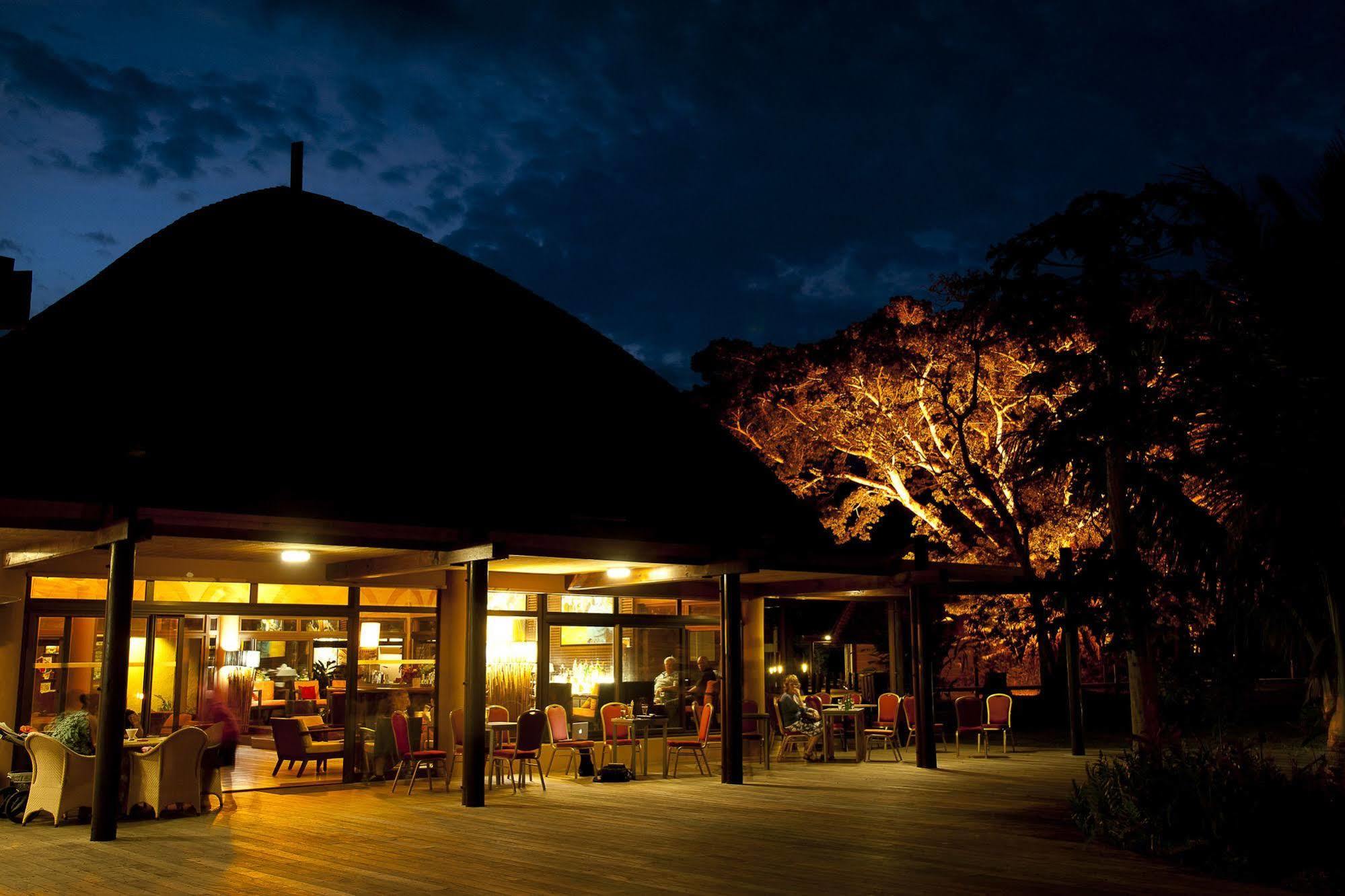 Hotel Tieti Poindimié 外观 照片