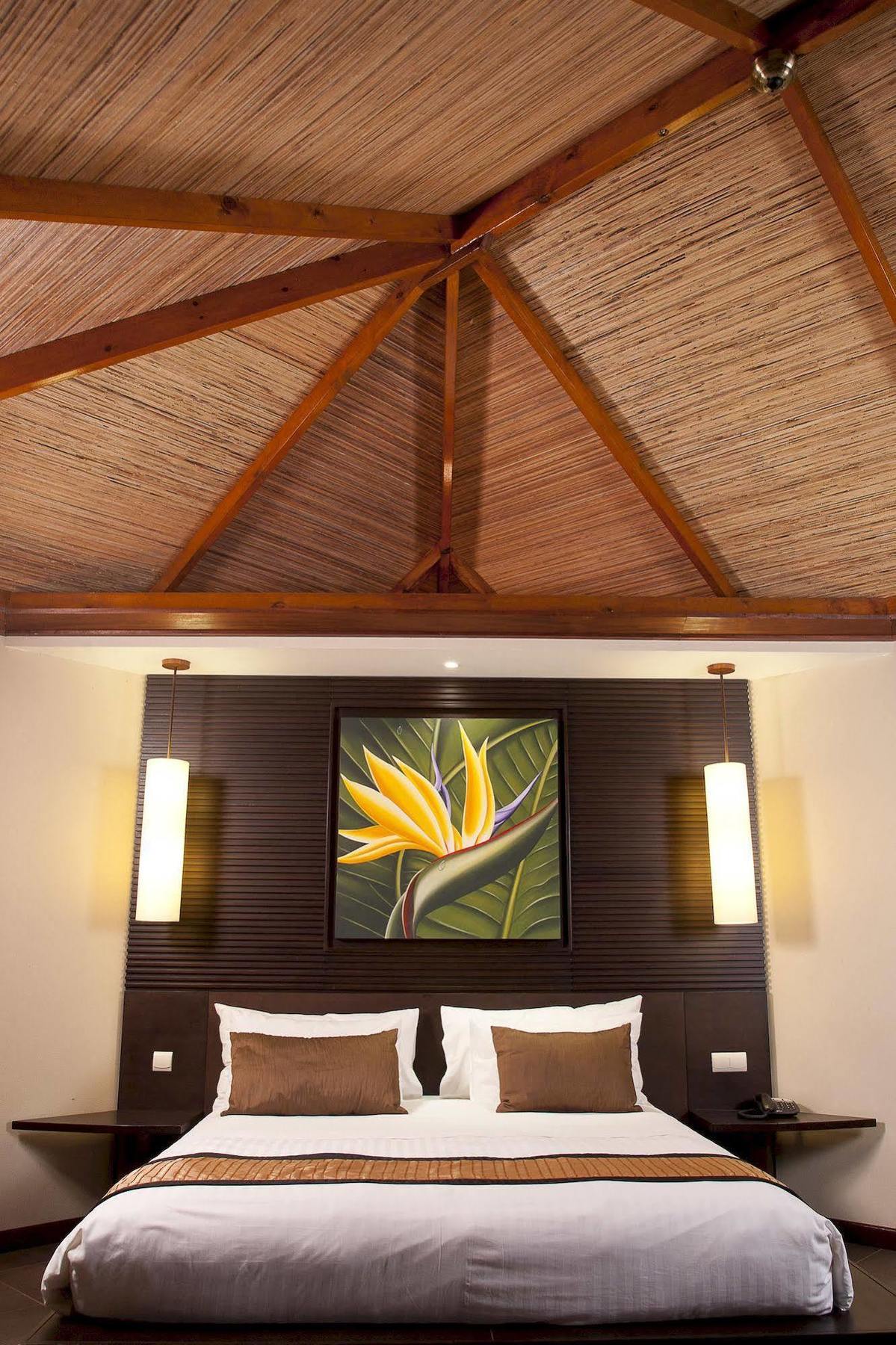Hotel Tieti Poindimié 外观 照片